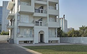 Capital O 17035 Arkaya